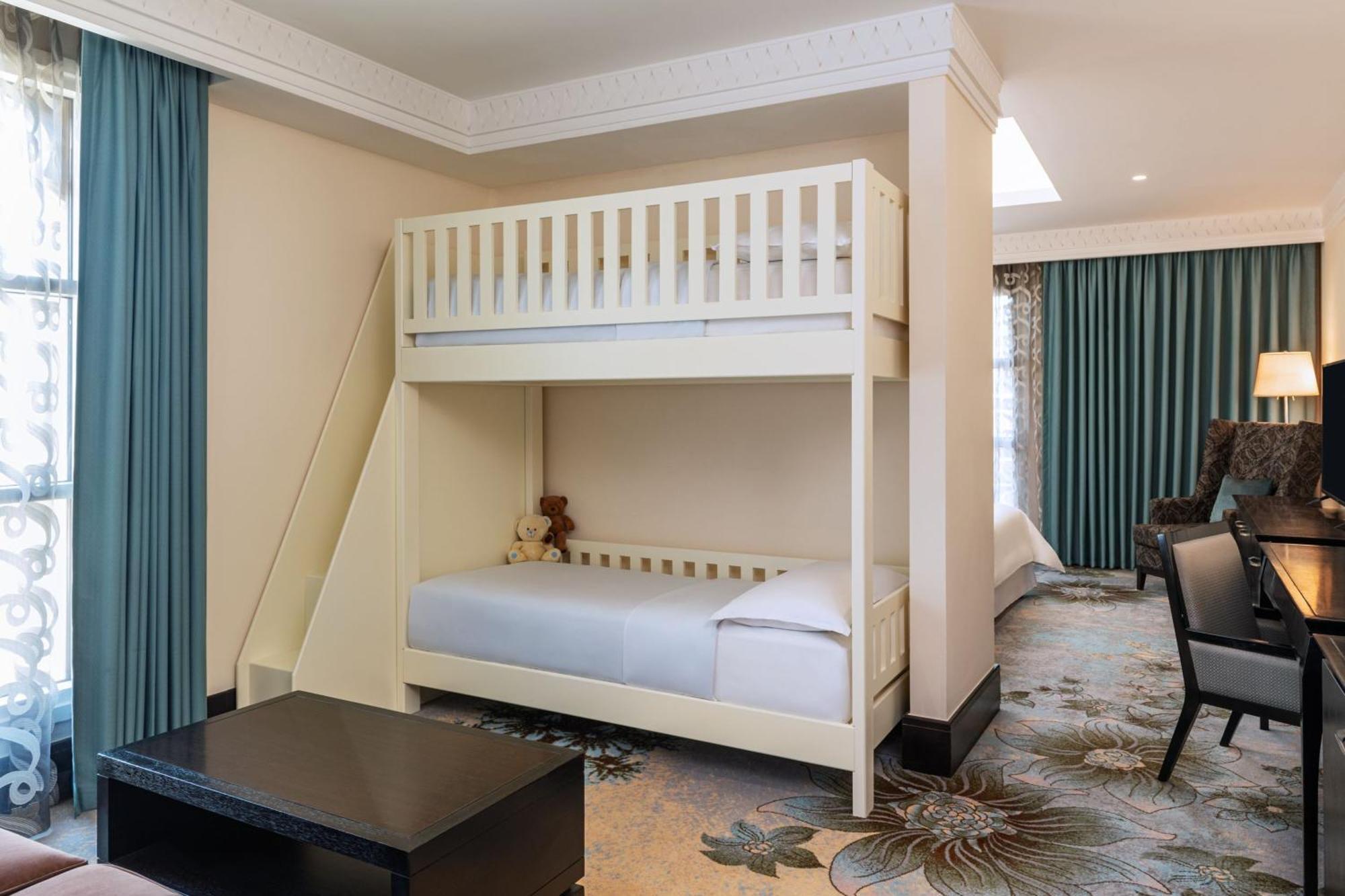 Sheraton Sharjah Beach Resort And Spa Exterior photo A bunk bed