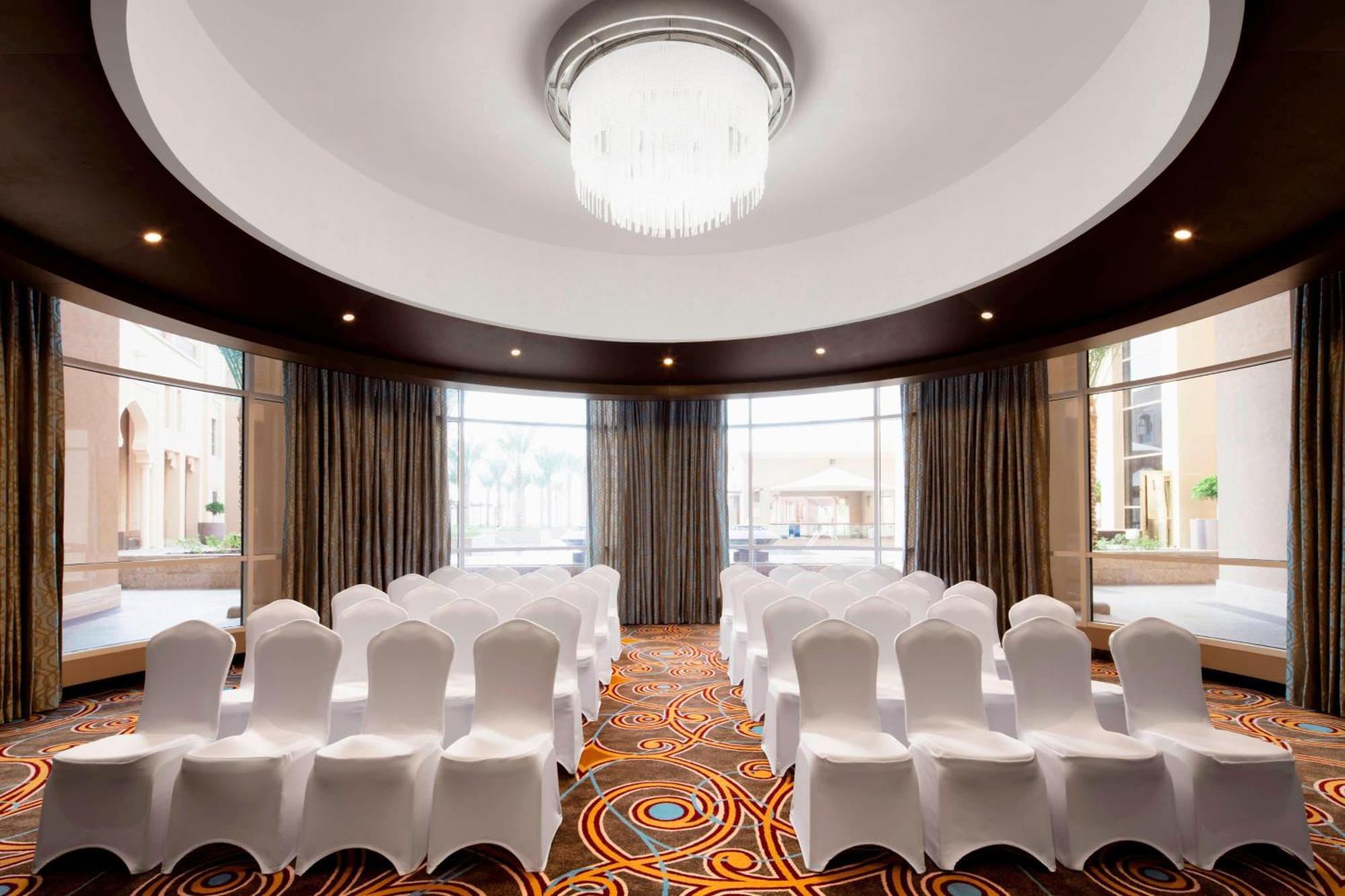 Sheraton Sharjah Beach Resort And Spa Exterior photo Meeting room
