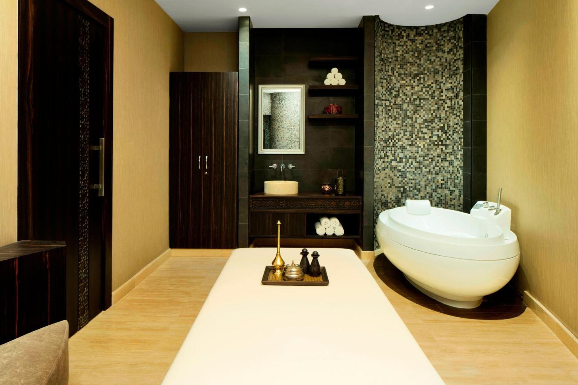 Sheraton Sharjah Beach Resort And Spa Exterior photo A bathroom