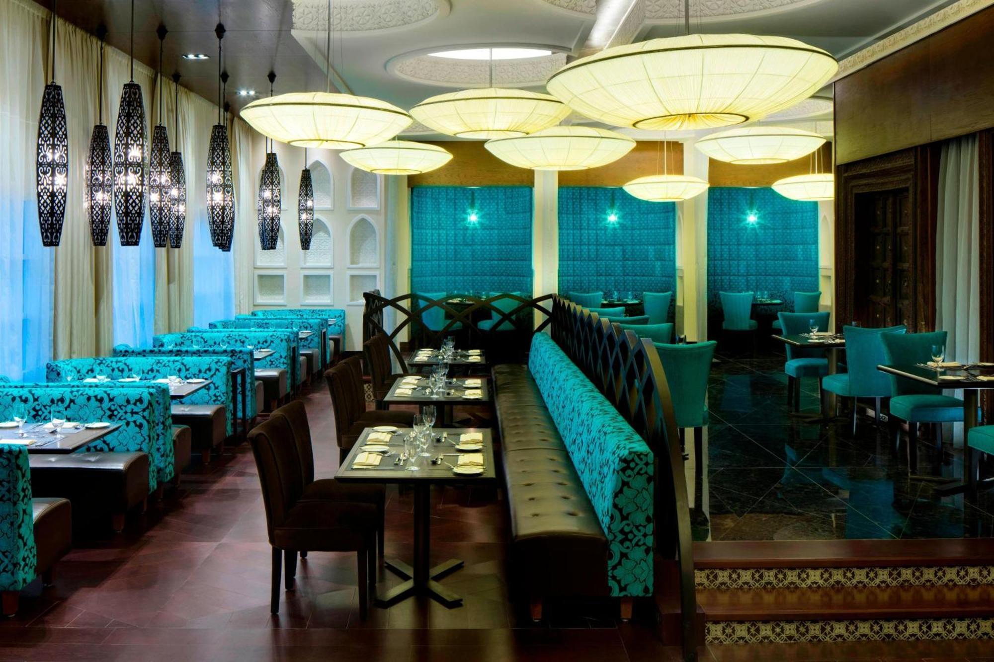 Sheraton Sharjah Beach Resort And Spa Exterior photo Interior of the restaurant