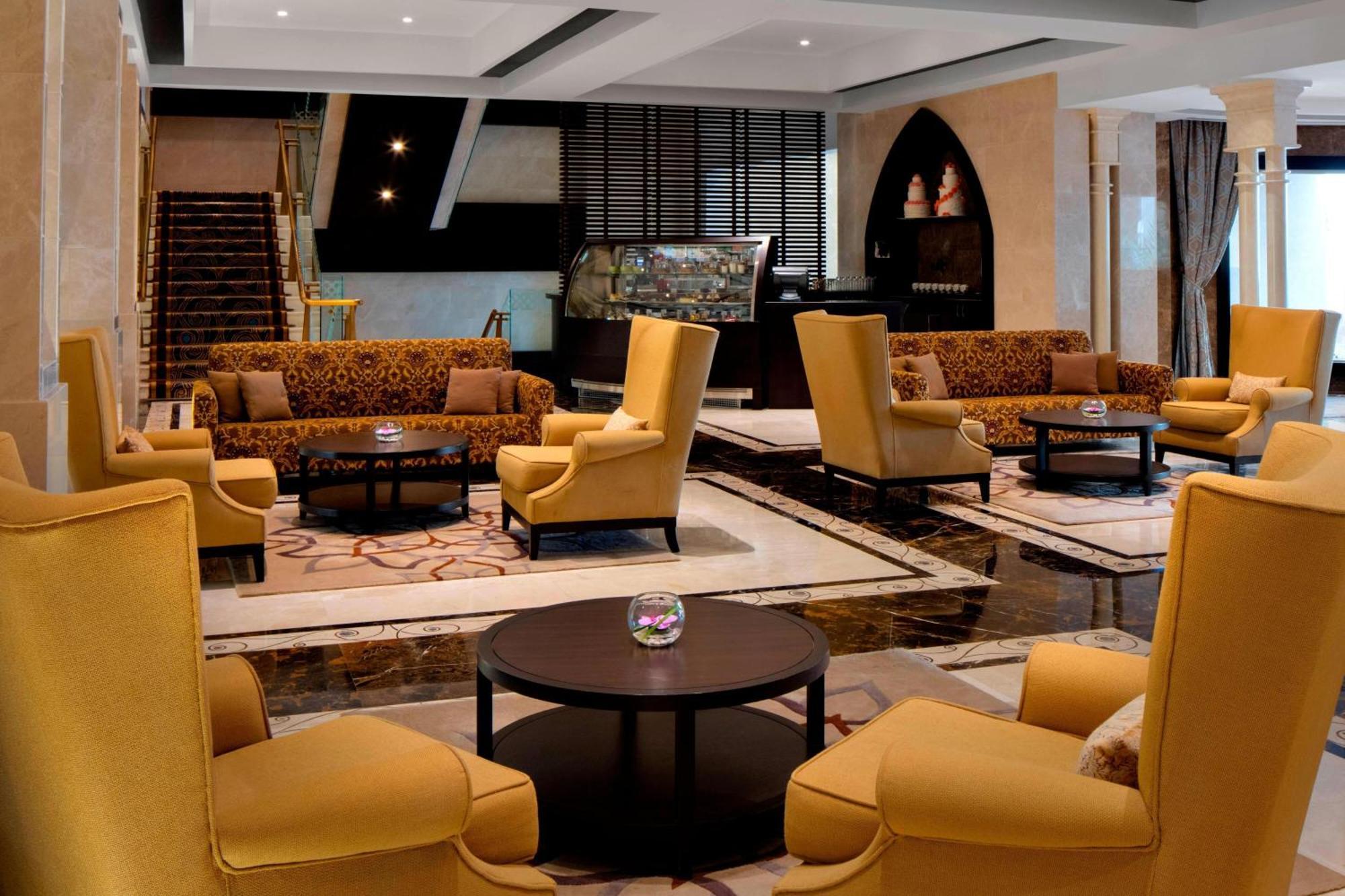 Sheraton Sharjah Beach Resort And Spa Exterior photo Lobby
