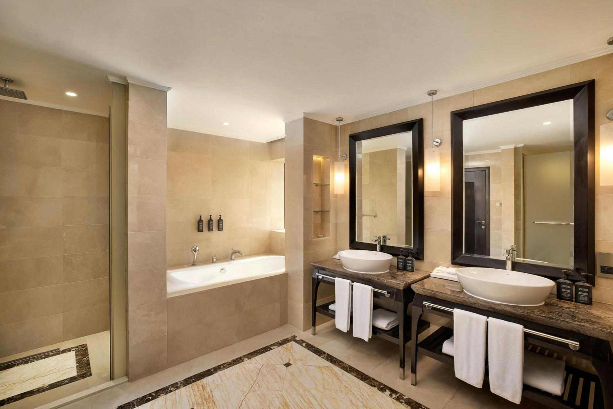 Sheraton Sharjah Beach Resort And Spa Exterior photo