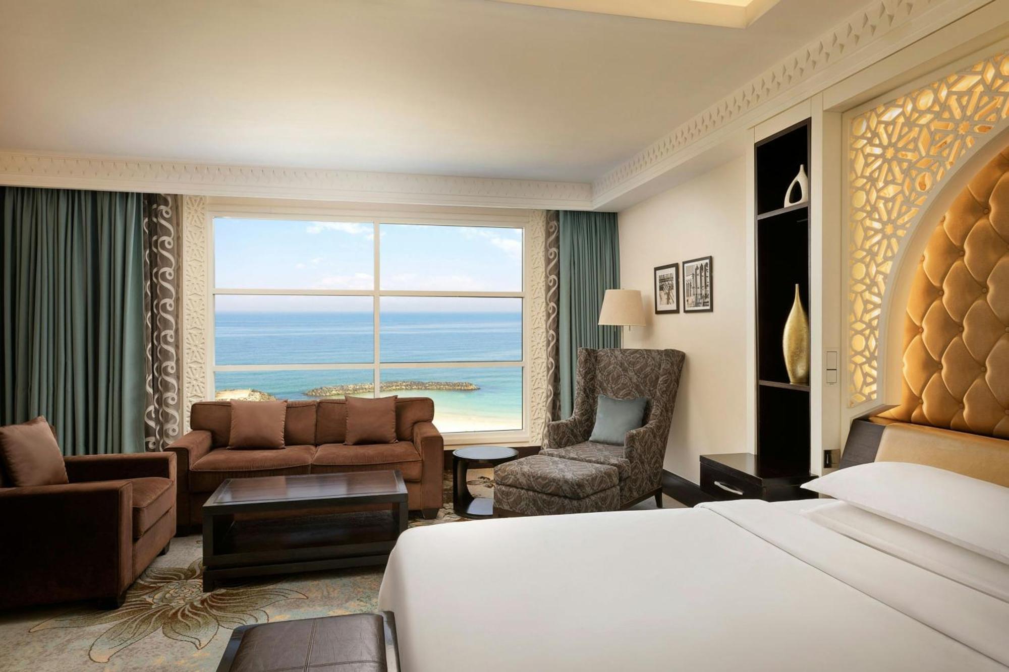 Sheraton Sharjah Beach Resort And Spa Exterior photo
